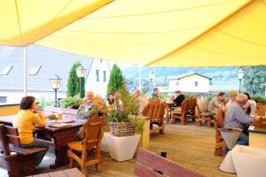 Hostia v ubytovaní Hotel Restaurant Perschler