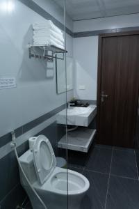 a bathroom with a toilet and a sink at Tamcoc Cloud Homestay in Ninh Binh +50 photos