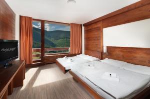 Letto o letti in una camera di Hotel Adam