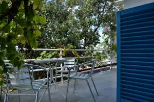 Apartments Miki的阳台或露台