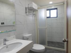 a bathroom with a toilet and a sink and a shower at Travel Island B&B in Beigan +18 photos