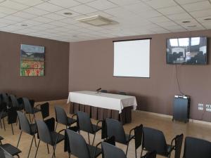 Zona de afaceri și/sau sala de conferințe de la Hotel Restaurante El Tollo