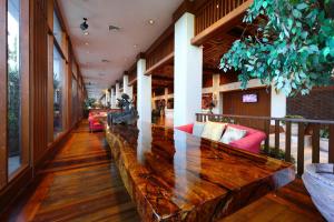 a lobby with a large wooden bench in a building at Wienglakor Hotel Lampang in Lampang +38 photos