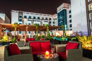 Posezení v ubytování Four Points by Sheraton Al Ain