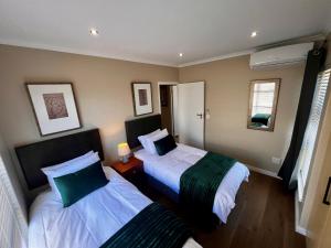 two beds in a hotel room with two at Hill Fore! in Langebaan +26 photos