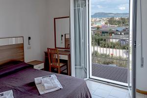 Postel nebo postele na pokoji v ubytování Hotel Vela D'Oro + 37 fotografií