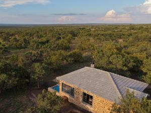 an overhead view of a house with a roof at Klipdrift Sands Game Lodge in Dinokeng Game Reserve