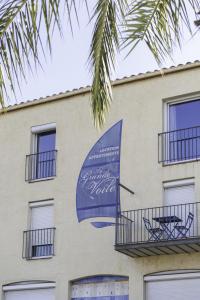 a sign on the side of a building at Résidence la Grande Voile in Banyuls-sur-Mer