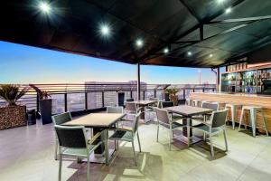 The Parktonian All Suite Hotel的阳台或露台