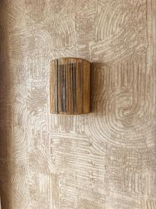 a light on a wall with a wooden object at Casa Amare in Egmond aan Zee