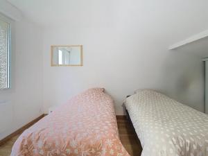 a bedroom with two beds and a mirror on the wall at Le jardin de Gavrelle, Maison 4 lits, Wifi, jardin in Gavrelle