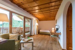 a living room with a couch and a table at Hotel garni Kranzbichlhof in Dürrnberg