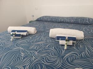 a bed with two towels on top of it at Attico sulla Riserva in San Benedetto del Tronto