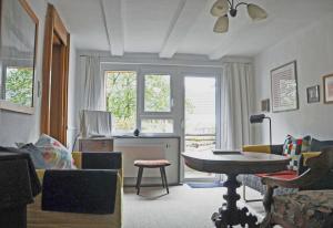 a living room with a table and chairs at Ferienhaus EMMA in Kleinern