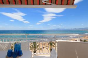 a balcony with a view of the beach and the ocean at UHC SANTILLANA FAMILY COMPLEX in Salou