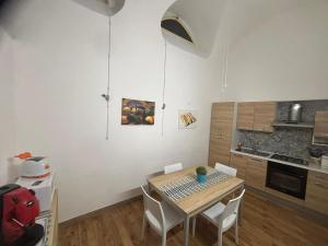 a kitchen with a table and chairs in a room at Downtown Living in Catania