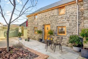 a stone cottage with a table and chairs in front of it at 1 Bed in Bala oc-b27365 in Bala