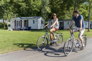 a man and a woman riding bikes down a road at Cottage 5p 2Bdrms 16110 in Grupont