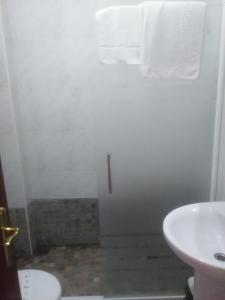 Łazienka w obiekcie Hostal San Luis