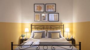 Кровать или кровати в номере Rental in Rome Vatican View Terrace
