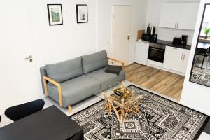 a living room with a couch and a table at Apartment Central - Free parking - 5 people - 3 rooms - 3 TVs - boxspring - wifi in Bremen