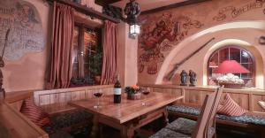 a dining room with a table and two glasses of wine at Klosterstüble in Rothenburg ob der Tauber
