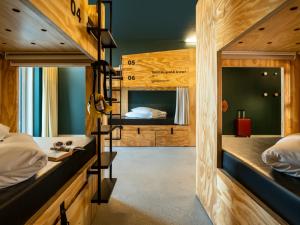 a room with two bunk beds and a bedroom at JO&JOE Vienna in Vienna +106 photos
