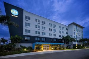 an exterior view of a hotel at night at Tru By Hilton Miramar in Miramar