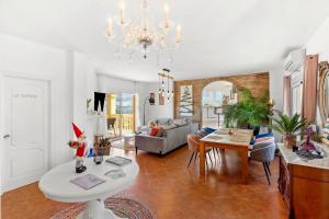 a living room with a table and a couch at Montaña Mimosa B&B in Alhaurín el Grande