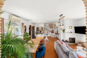 a living room with a couch and a table at Montaña Mimosa B&B in Alhaurín el Grande