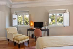 a bedroom with a desk and a computer and a bed at Heritage Avenida Liberdade - Lisbon Heritage Collection - Avenida in Lisbon