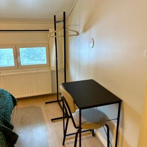 a black table and a chair in a room at Korpinpesä in Korppoo +33 photos