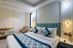 a hotel room with a bed and a desk at Hotel The Janak By Shanti Near New Delhi Train Station , New Delhi in New Delhi +68 photos