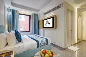 a bedroom with a bed with a bowl of fruit on a table at Hotel The Janak By Shanti Near New Delhi Train Station , New Delhi in New Delhi