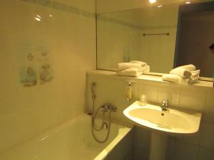 Koupelna v ubytování Aix Hotel