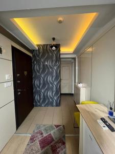 a kitchen with a grey and white wall at Taksim Pera Premium Gold Hotel in Istanbul