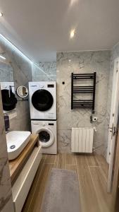 a small bathroom with a stove and a sink at Apartaments Platja d’Aro in Platja d'Aro