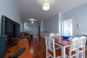 a living room with a table and a dining room at Apartamentos Amarelo in Caniçal