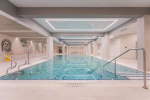 a large indoor swimming pool in a building at Platino Mare Resort & Spa in Świnoujście