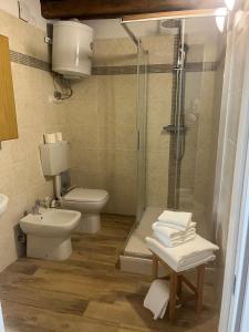 a bathroom with a toilet and a glass shower at Cá Scirocco in Ca Grignella