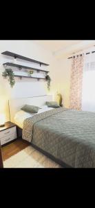 a bedroom with a bed and a window at Rotonda apartment in Lugoj