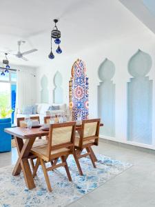a living room with a table and a couch at Malindi Modern 2BR Near the Beach With a Private Pool in Malindi