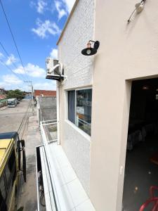 a building with a door open on a street at Apartamento juçara Lençóis in Barreirinhas