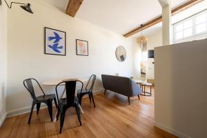a dining room with a table and chairs at Best Place - Studio hyper centre ville d'Arras in Arras +9 photos