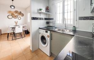 a kitchen with a washing machine and a sink at La Escapadita in Benaoján