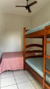 a bedroom with two bunk beds and a ceiling fan at Espaço Quinze - Hospedagem e Lazer in Ribeirão Preto +2 photos