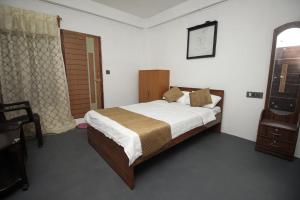 a bedroom with a large bed in a room at NANGRI Homestay in Pynursla