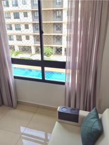 a living room with a large window and a couch at Apto 4 andar com vista incrível para piscina in Lucas do Rio Verde +32 photos