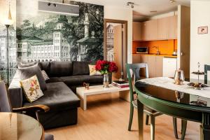 a living room with a couch and a table at Cheya Beşiktaş Istanbul Bosphorus City Center Hotel & Suites in Istanbul