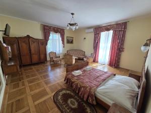 a bedroom with a bed and a living room at Pałac Makowice in Świdnica